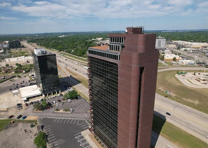 Luxury High-rise With Panoramic Views Tulsa